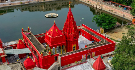 Durga Kund Temple – Traditional Puja Samagri for Maa Durga Worship in Varanasi