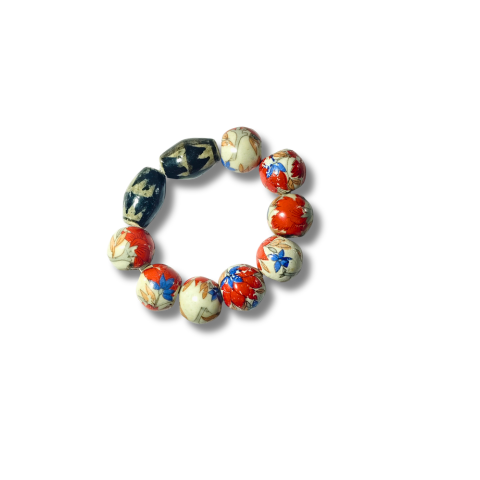 Elegant Floral Beaded Bracelet with Black Accent – Handmade Jewelry