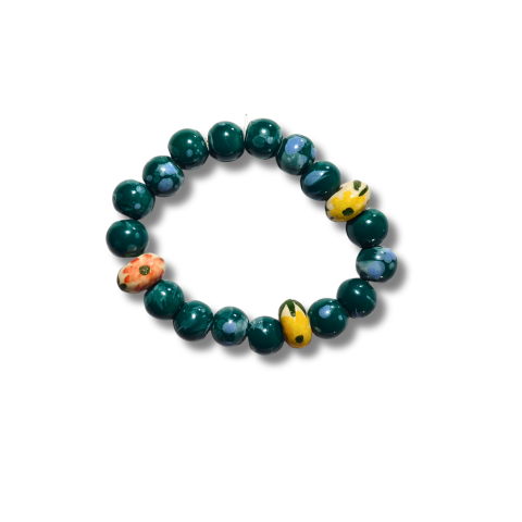 Handcrafted Green Beaded Bracelet with Floral Ceramic Pendant – Elegant Jewelry for Women