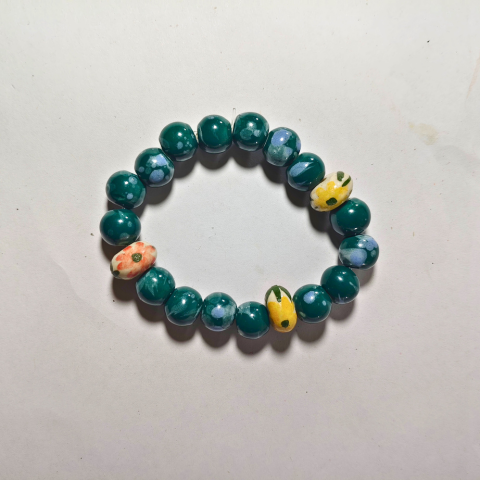Handcrafted Green Beaded Bracelet with Floral Ceramic Pendant – Elegant Jewelry for Women
