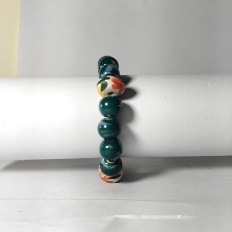 Handcrafted Green Beaded Bracelet with Floral Ceramic Pendant – Elegant Jewelry for Women