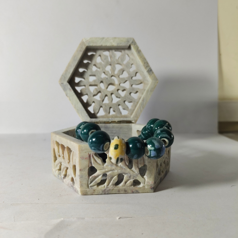 Handcrafted Green Beaded Bracelet with Floral Ceramic Pendant – Elegant Jewelry for Women