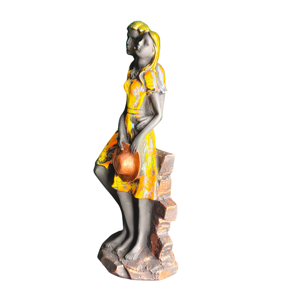 Romantic Standing Couple Decorative Showpiece with Hat – Modern Artistic Décor
