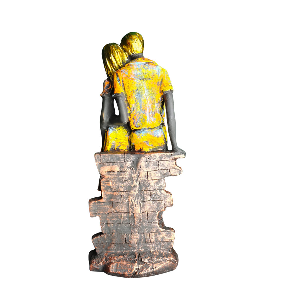 Romantic Standing Couple Decorative Showpiece with Hat – Modern Artistic Décor