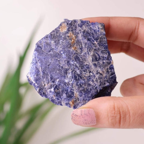 Raw Sodalite Crystal – Natural Blue Stone for Communication, Intuition & Inner Peace